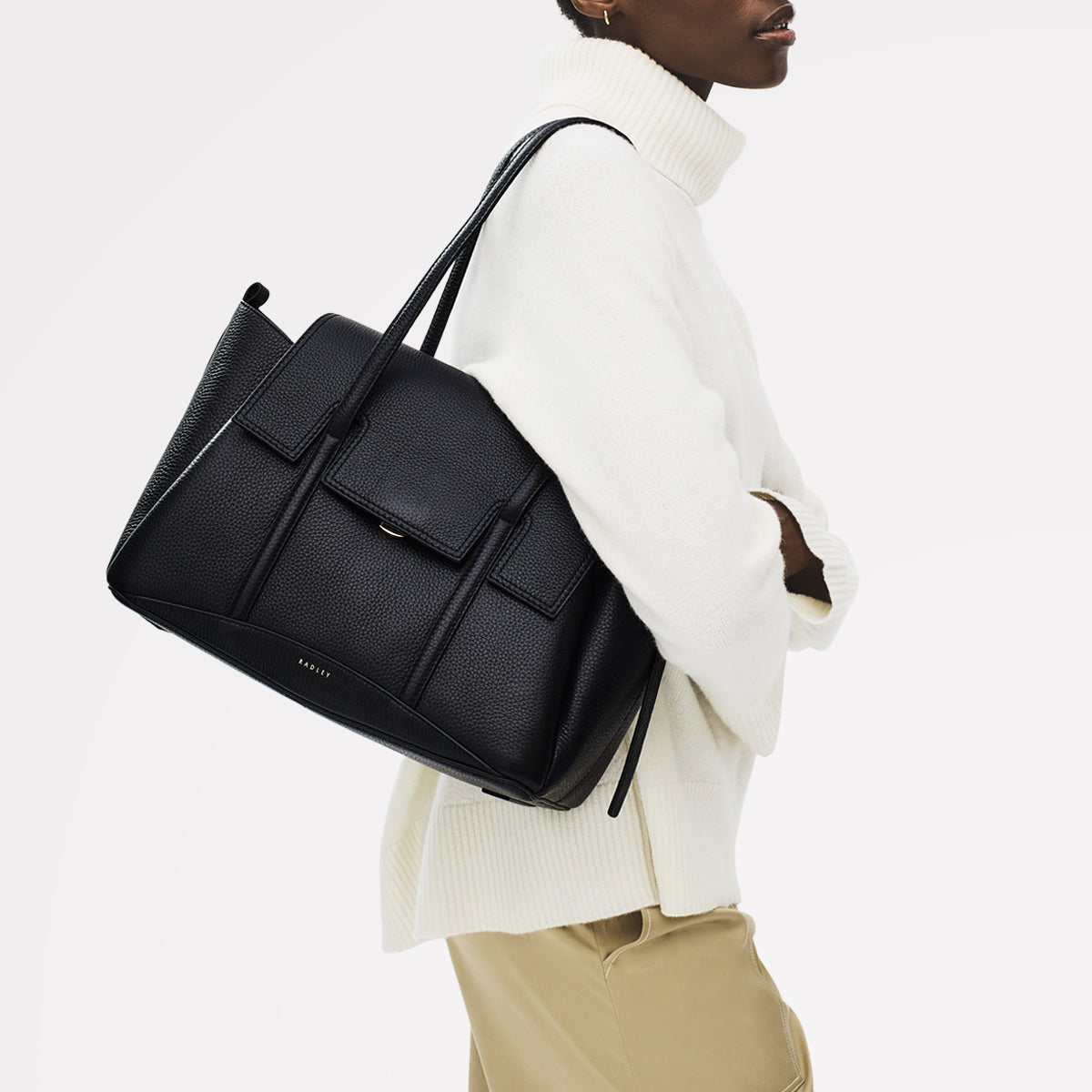 Black Medium Flapover Shoulder | The Chancery AW25 | Radley London