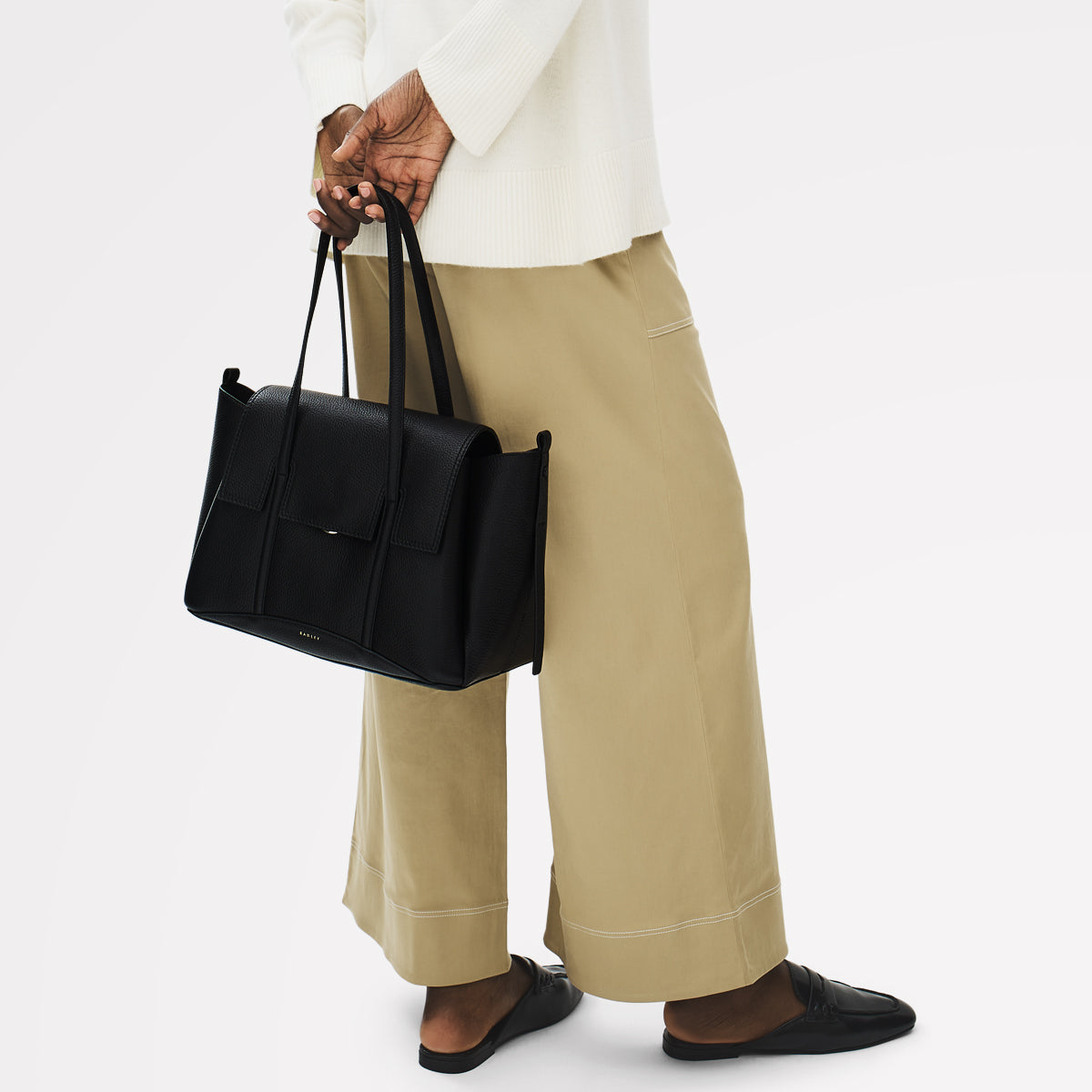 Black Medium Flapover Shoulder | The Chancery AW25 | Radley London