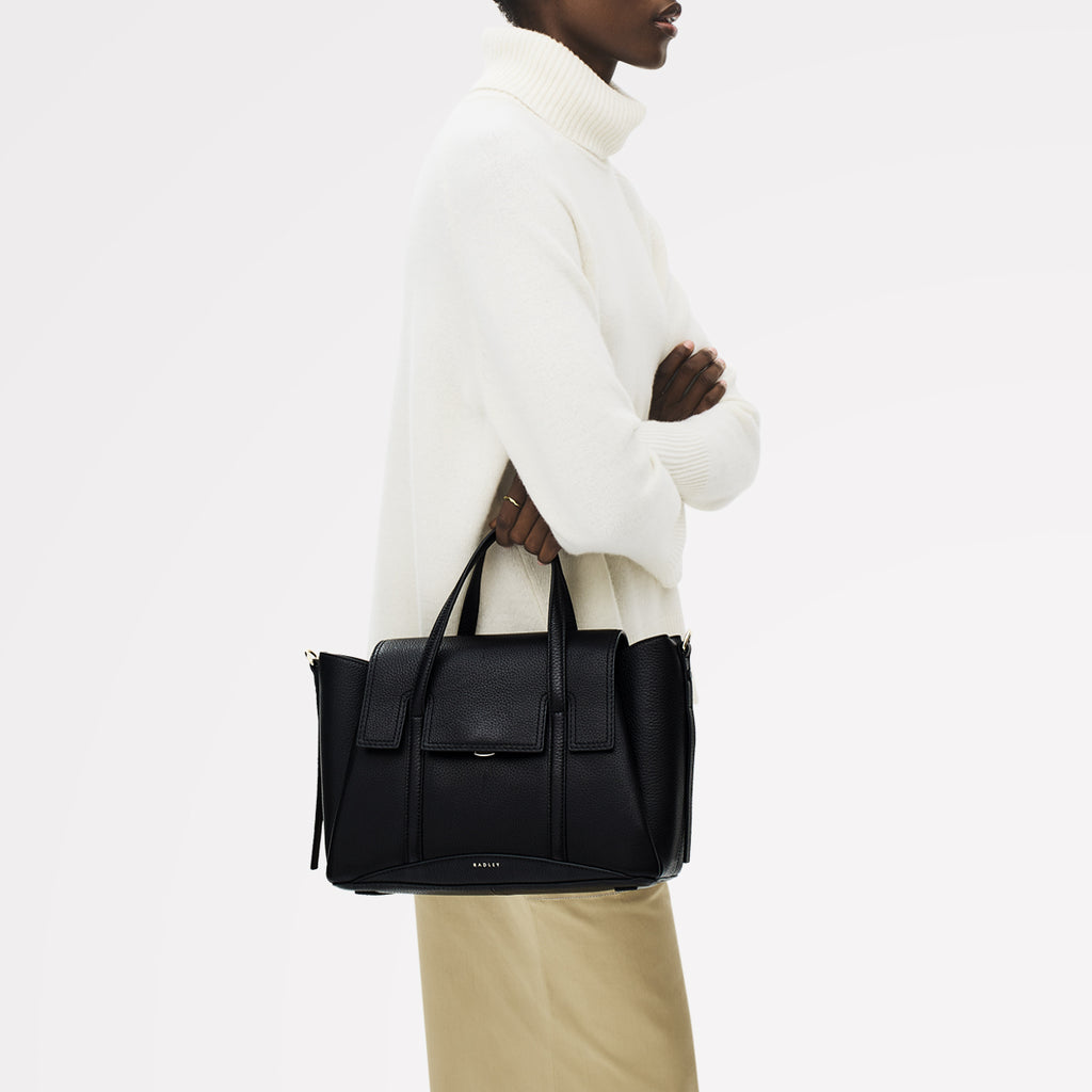 The Chancery Leather Medium Flapover Satchel Bag in Black - 112165