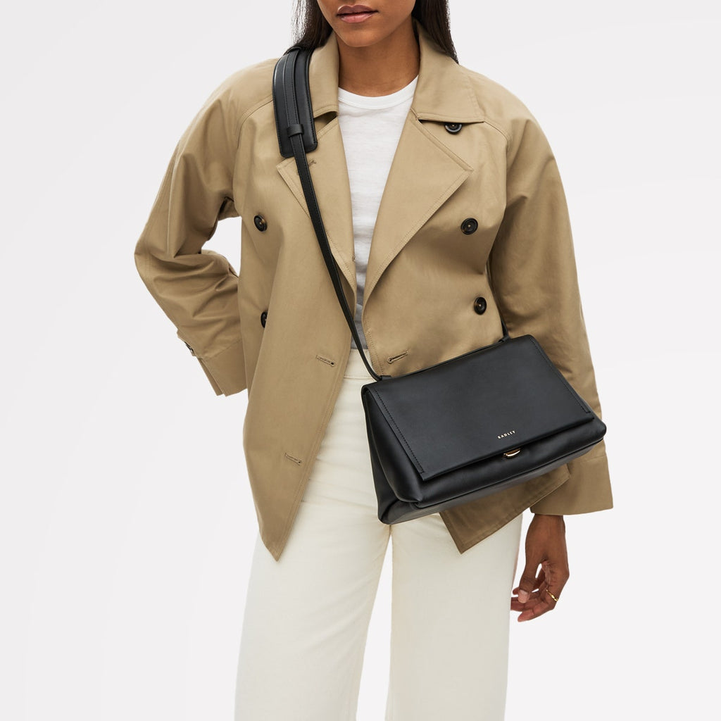 Mercer Street Leather Medium Flapover Shoulder Bag in Black - 112179
