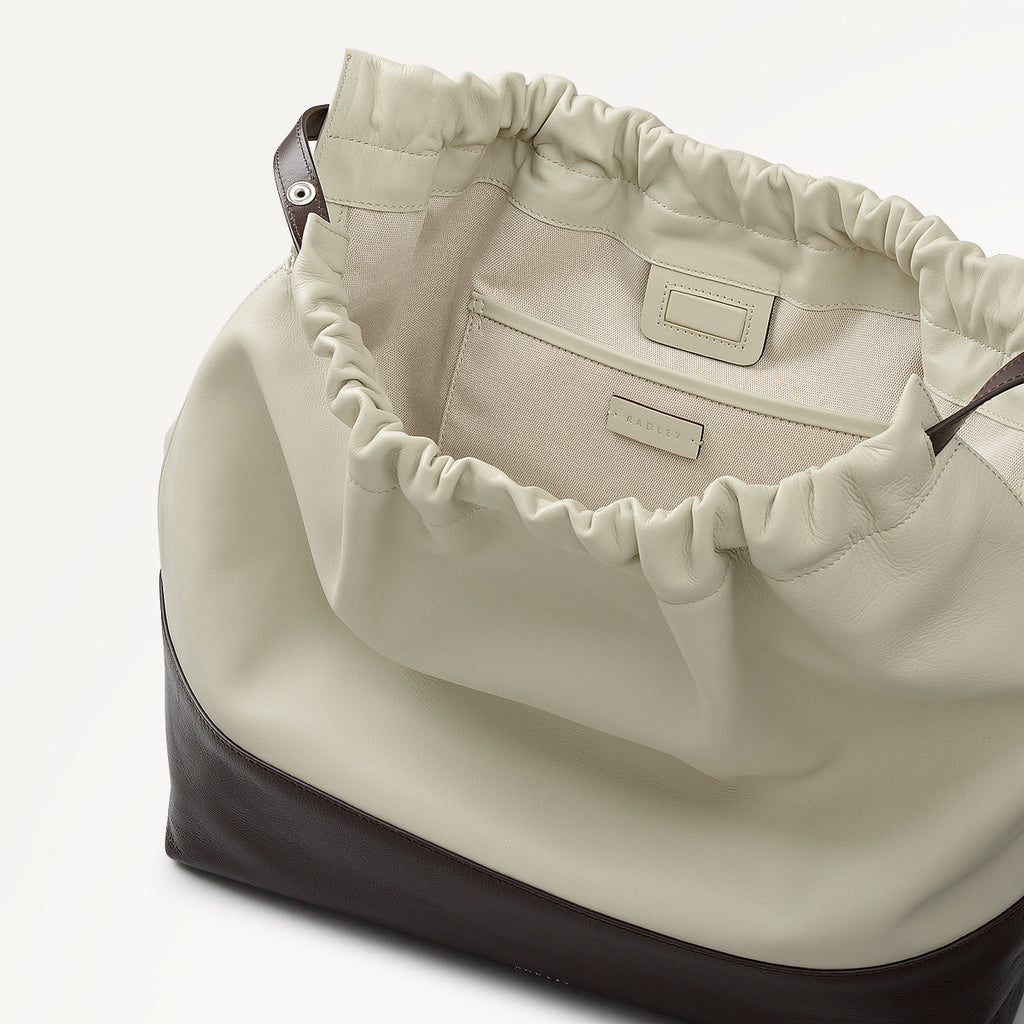 The Portobello Leather Large Drawstring Shoulder Bag in Snow - 112189