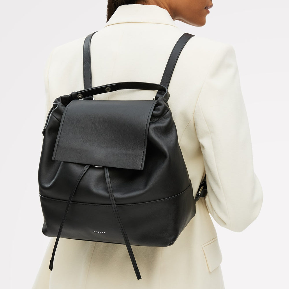 The Portobello Leather Medium Drawstring Backpack in Black - 112191