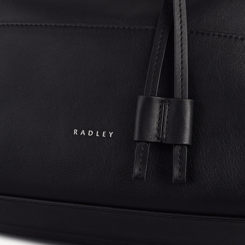 The Portobello Leather Medium Drawstring Backpack in Black - 112191