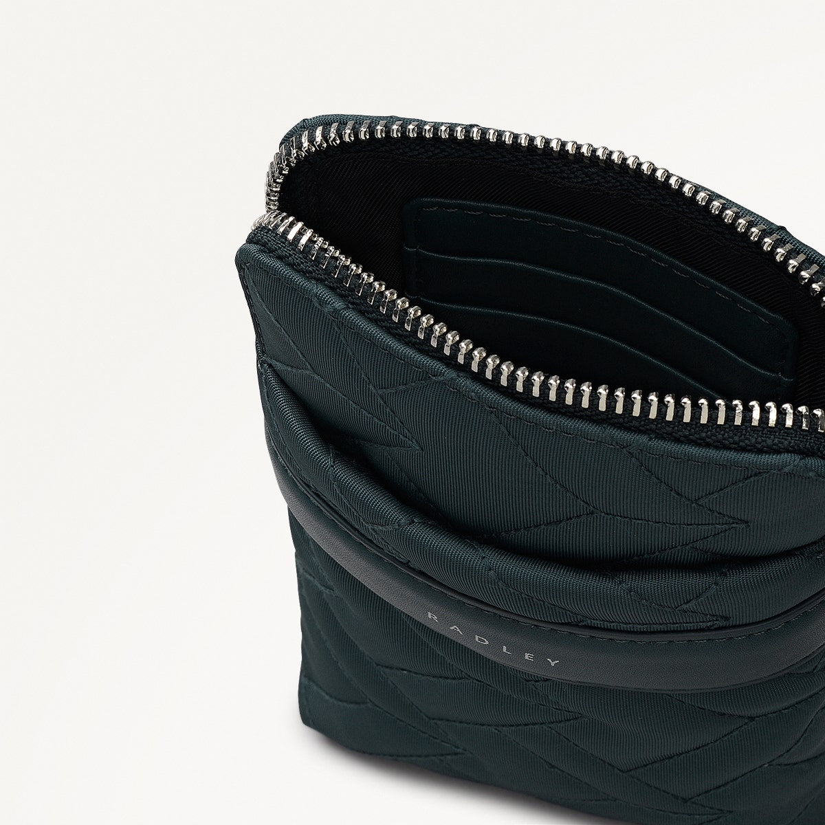 London V&A Songbook Trail 男女兼用【限定品】SALE Merlot Small Ziptop Cross Body | Pickwick AW25 | Radley London