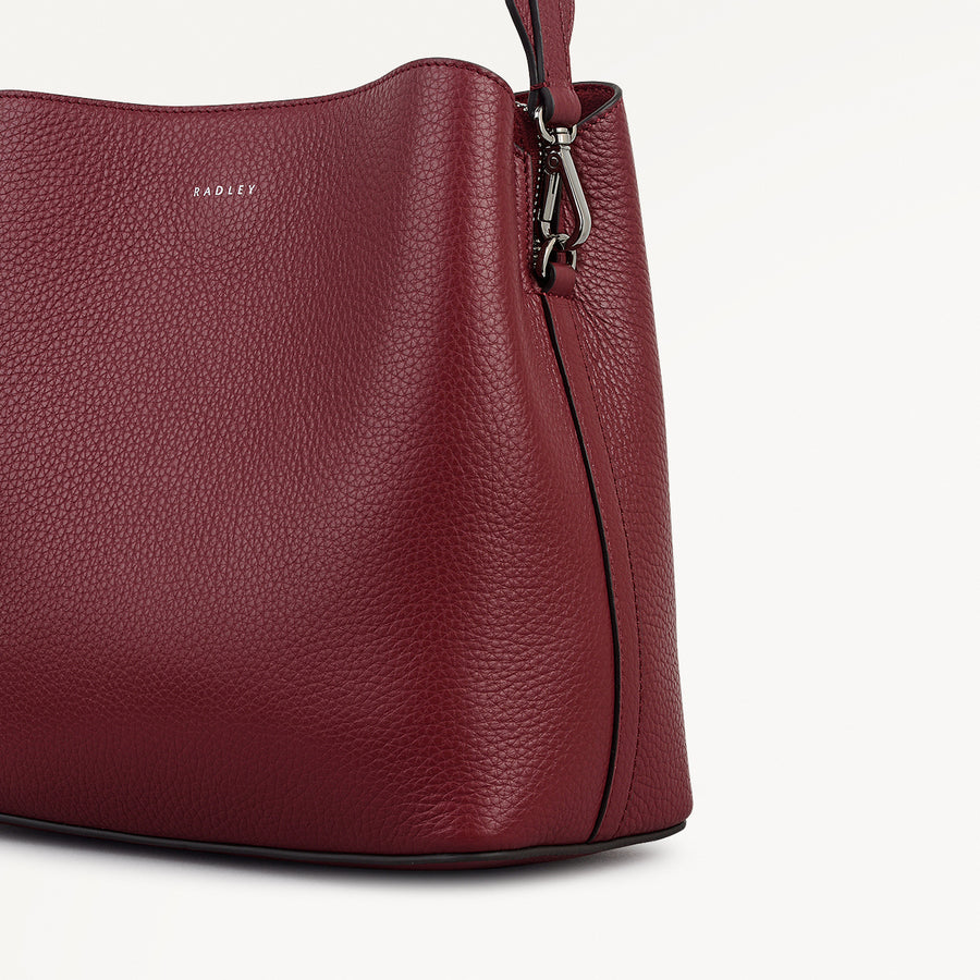 Dukes Place Leather Medium Compartment Cross Body Bag in Carmine - 112234