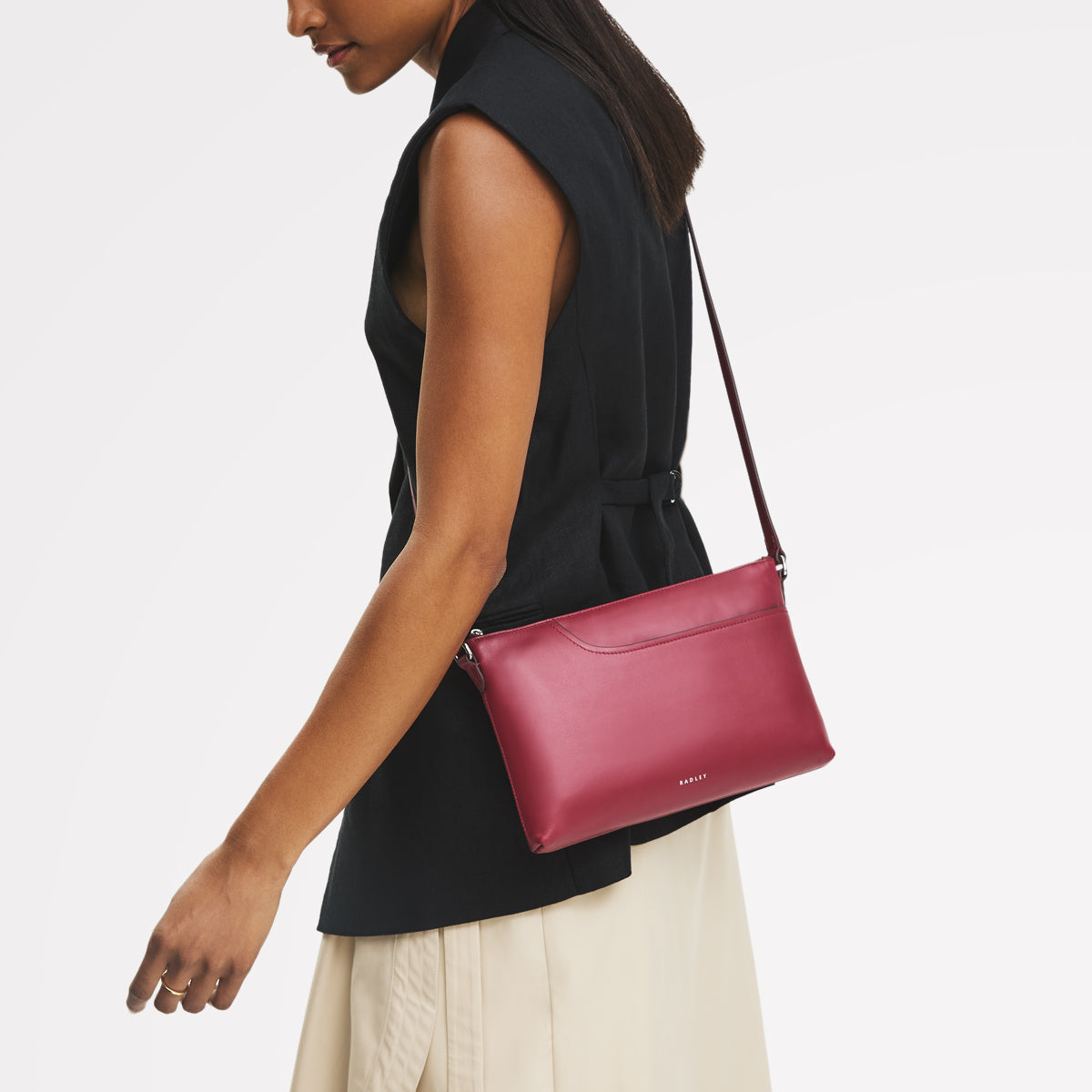 Pockets Leather Medium Ziptop Ew Cross Body Bag in Carmine - 112239