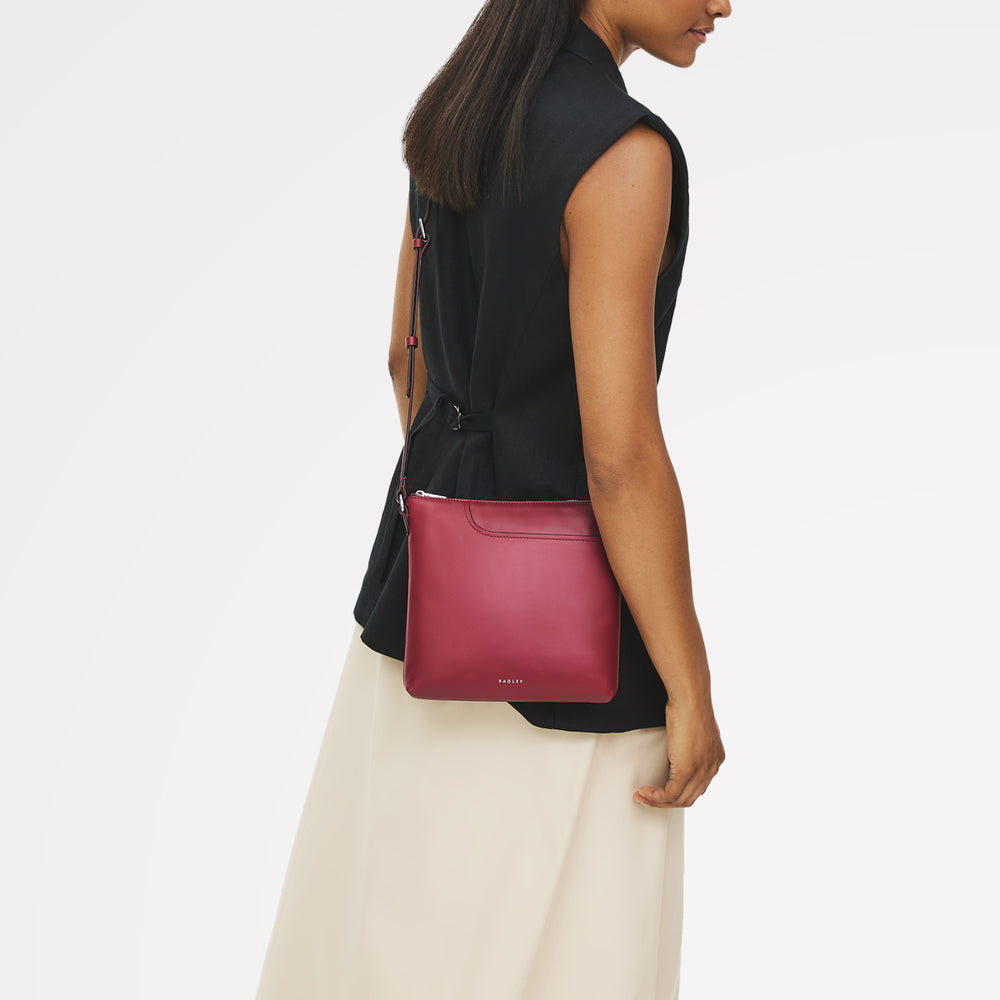 Pockets Leather Small Ziptop ns Cross Body Bag in Carmine - 112240