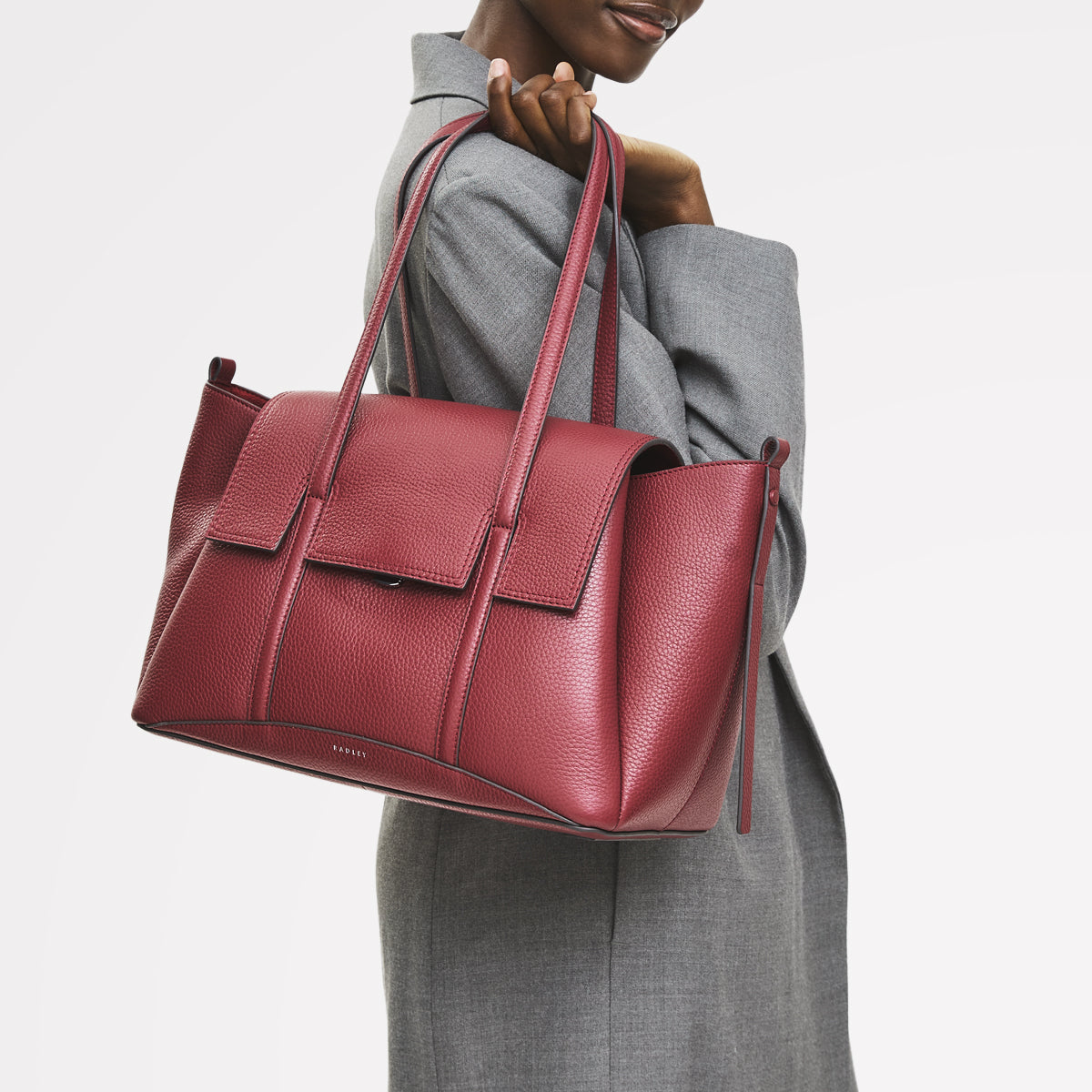 The Chancery Leather Medium Flapover Shoulder Bag in Carmine - 112251