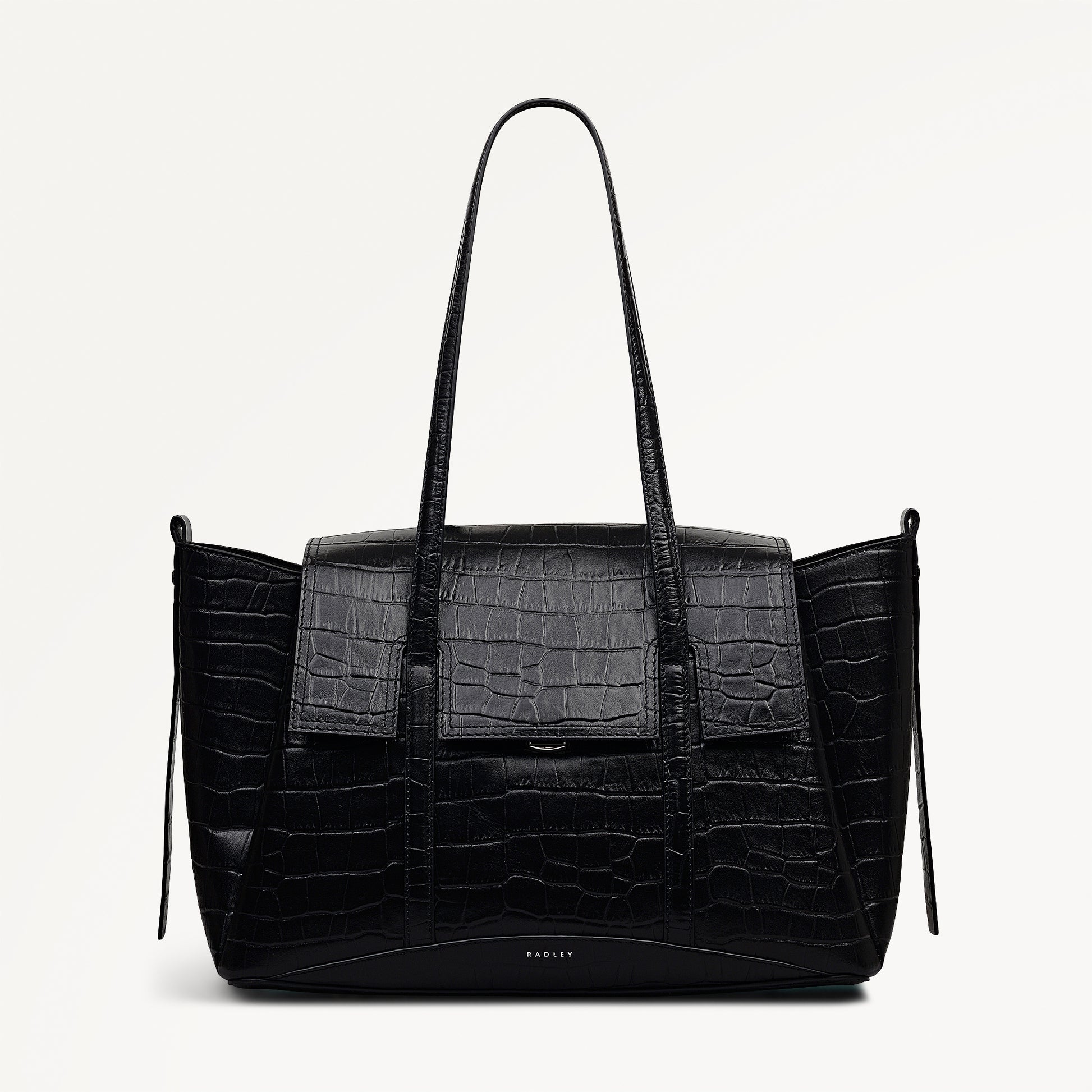 The Chancery Leather Medium Flapover Shoulder Bag in Black - 112256