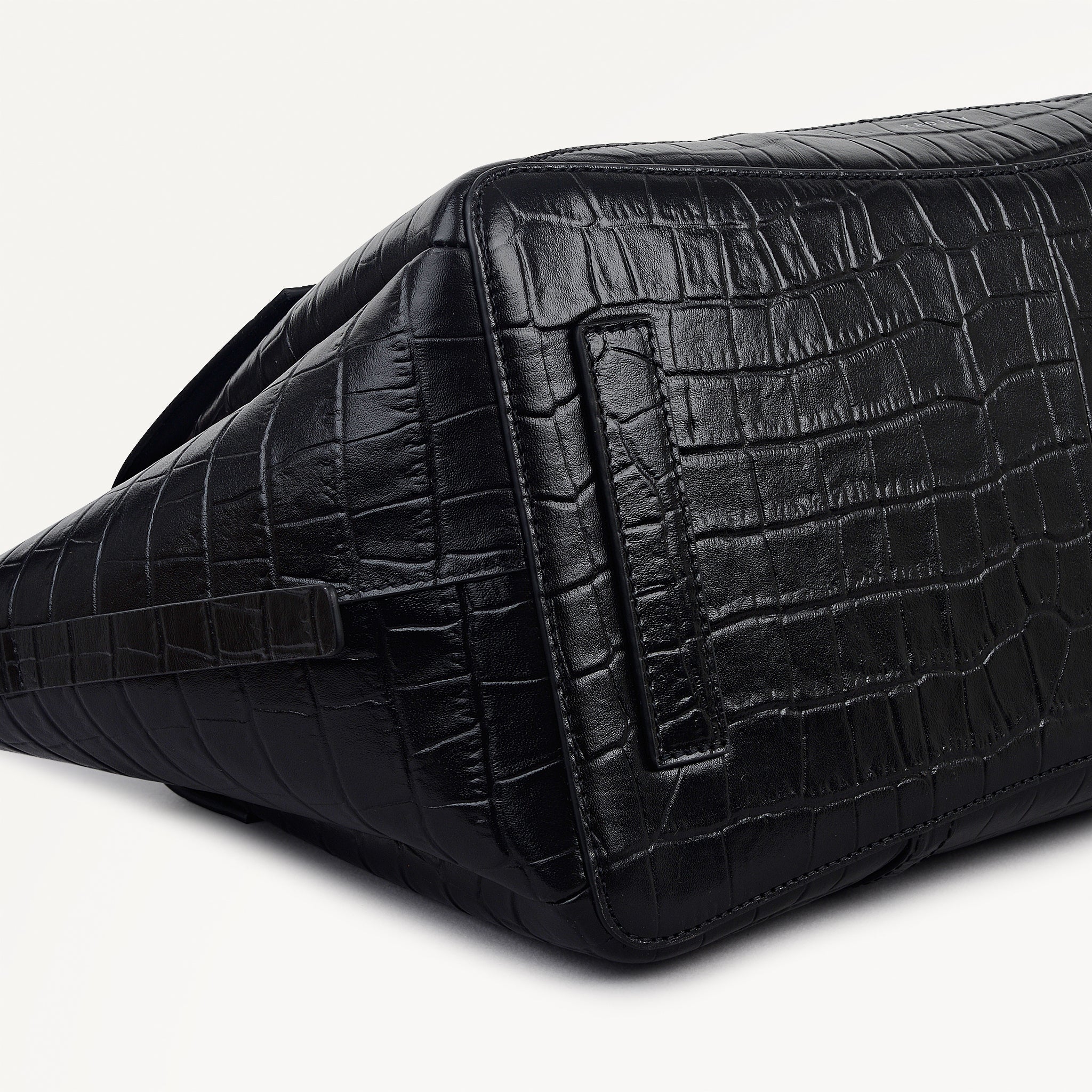 Black Medium Flapover Shoulder | The Chancery AW25 | Radley London