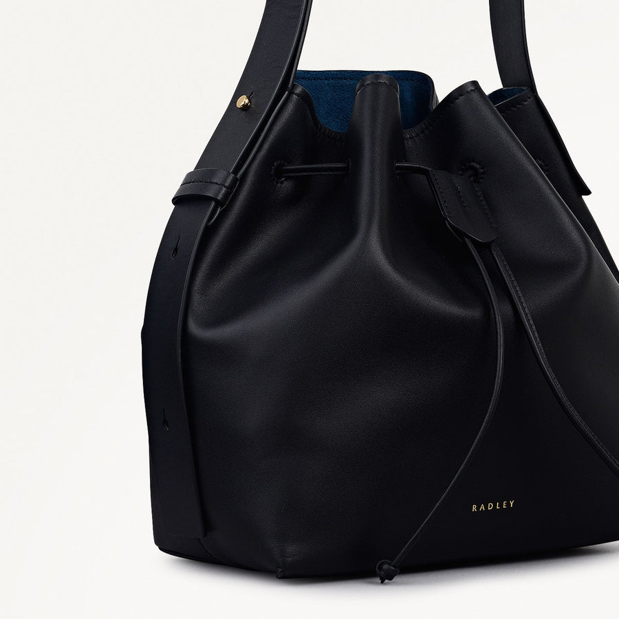 York Mews Leather Medium Drawstring Shoulder Bag in Black - 112360
