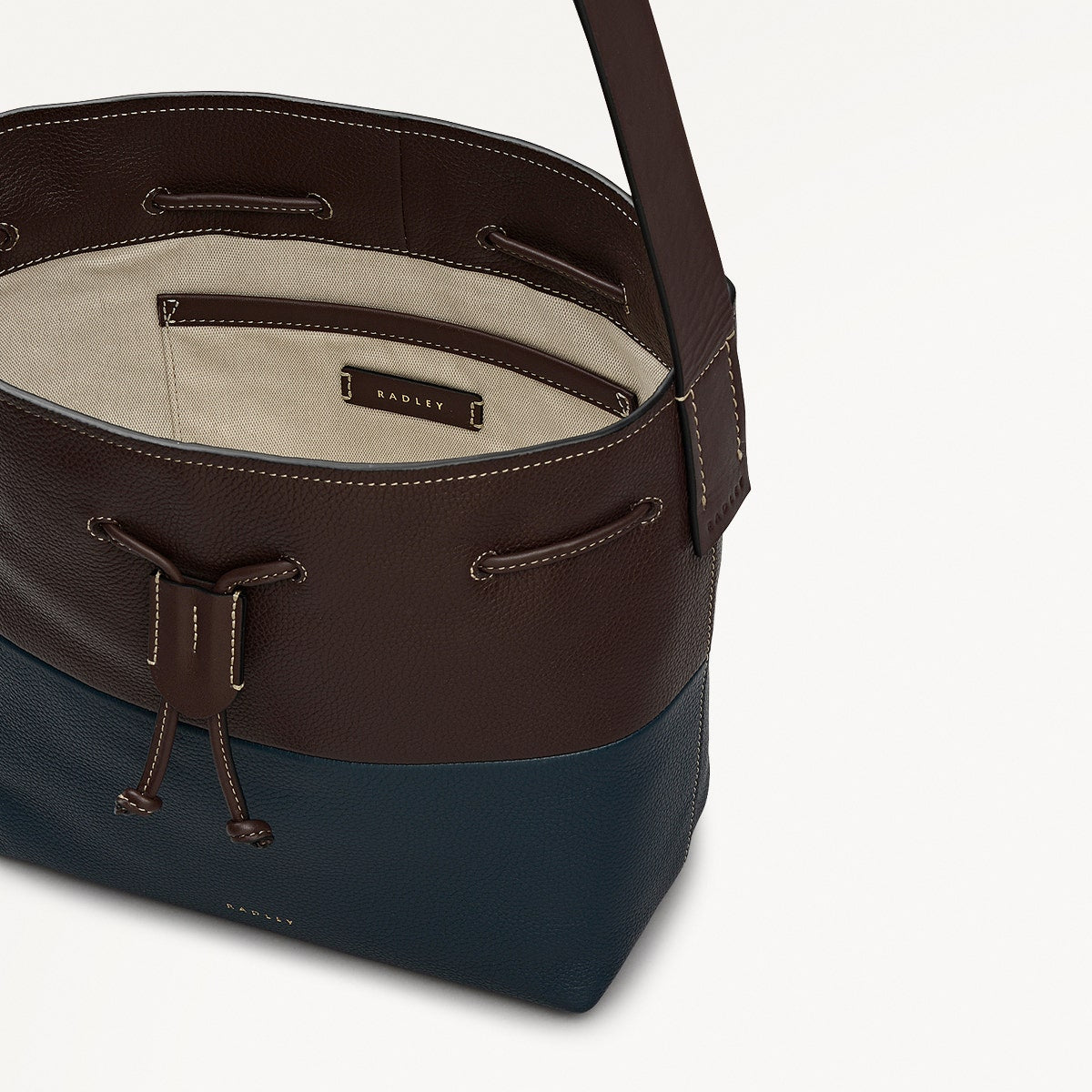 Dark Oak Medium Drawstring Shoulder | York Mews AW25 | Radley London