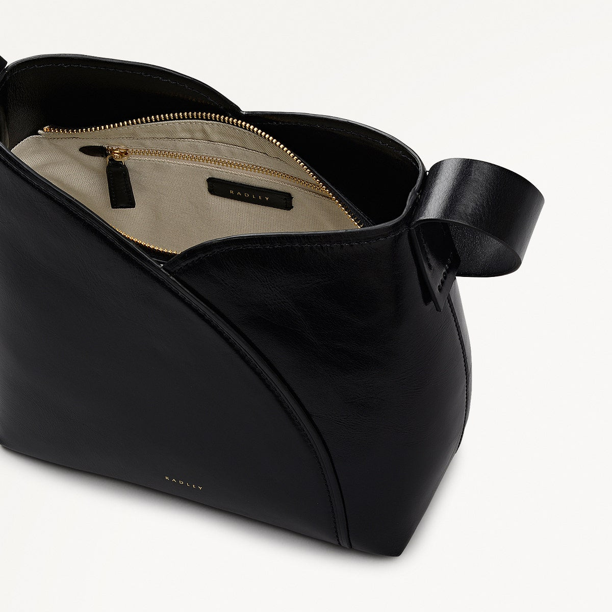 Black Large Open Top Shoulder | Tulip Street AW25 | Radley London