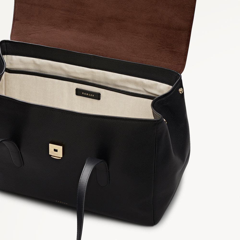 Knightsbridge Court Leather Large Flapover Shoulder Bag in Black - 112602