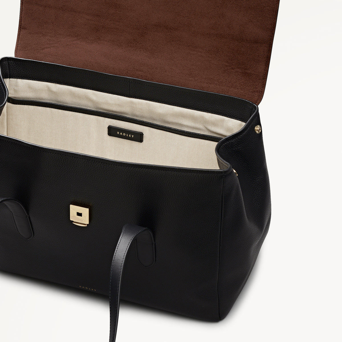 Knightsbridge Court Leather Large Flapover Shoulder Bag in Black - 112602