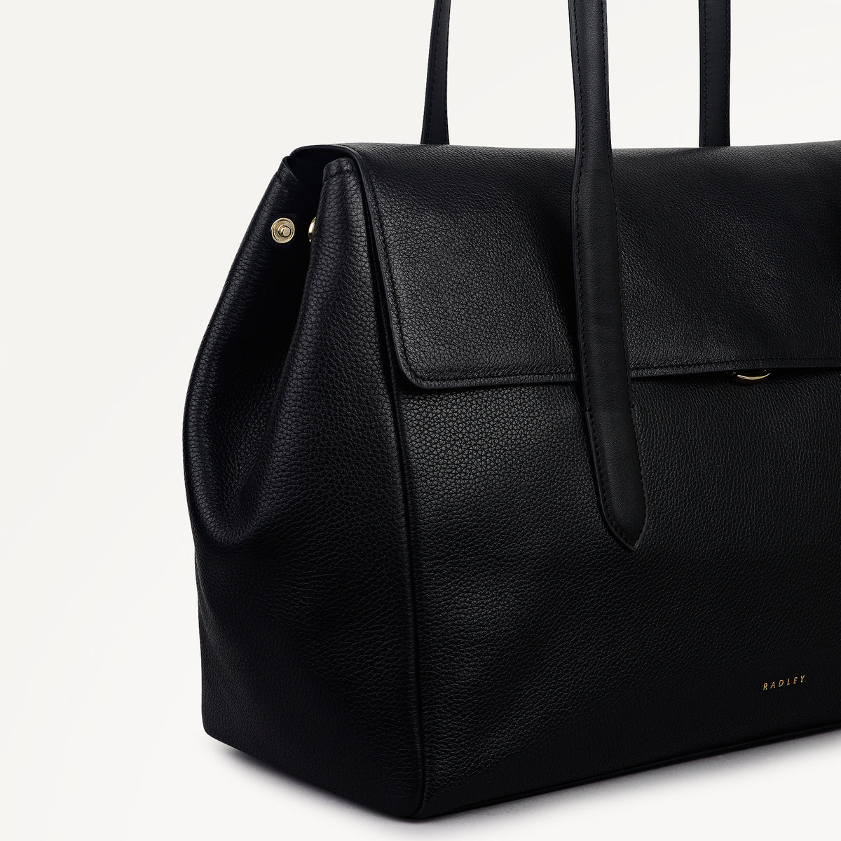 Knightsbridge Court Leather Large Flapover Shoulder Bag in Black - 112602