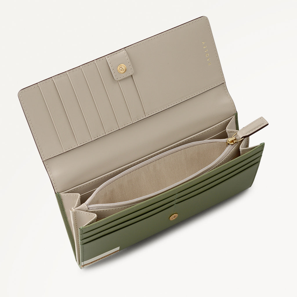 Magic Carousel Leather Large Flapover Wallet in Hunter Green - 112785