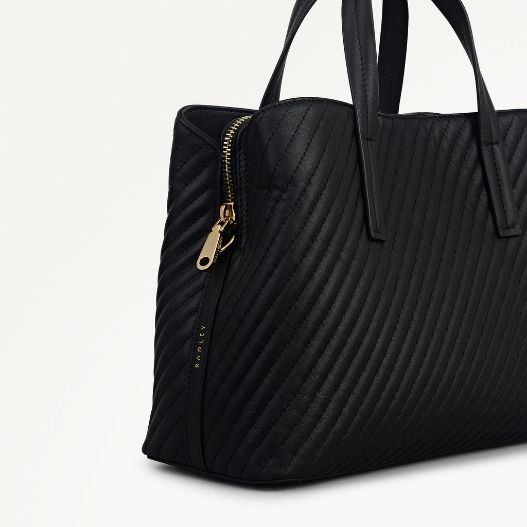 Dukes Place - Diagonal Quilt Medium Ziptop Satchel Black - 113063