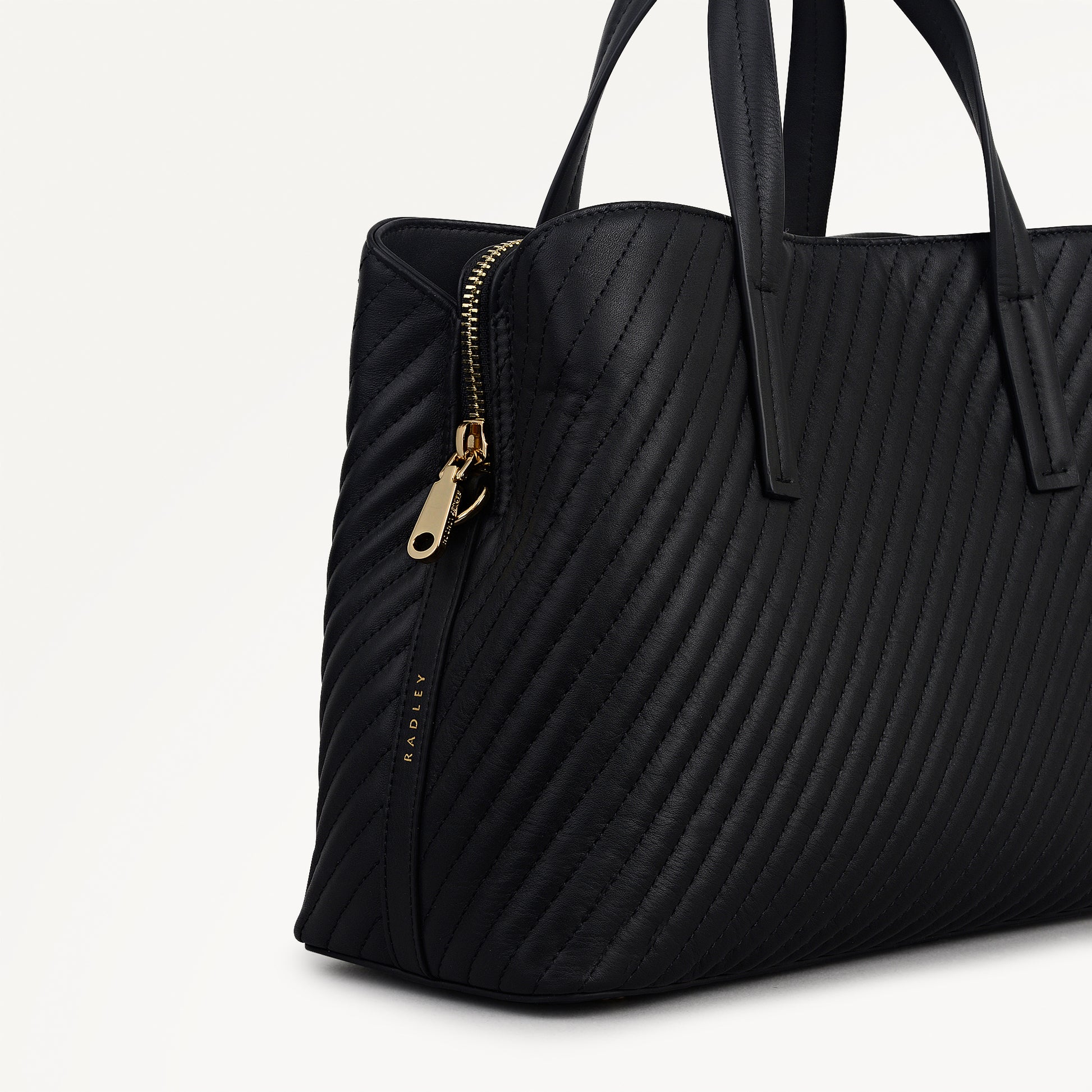 Dukes Place - Diagonal Quilt Medium Ziptop Satchel Black - 113063