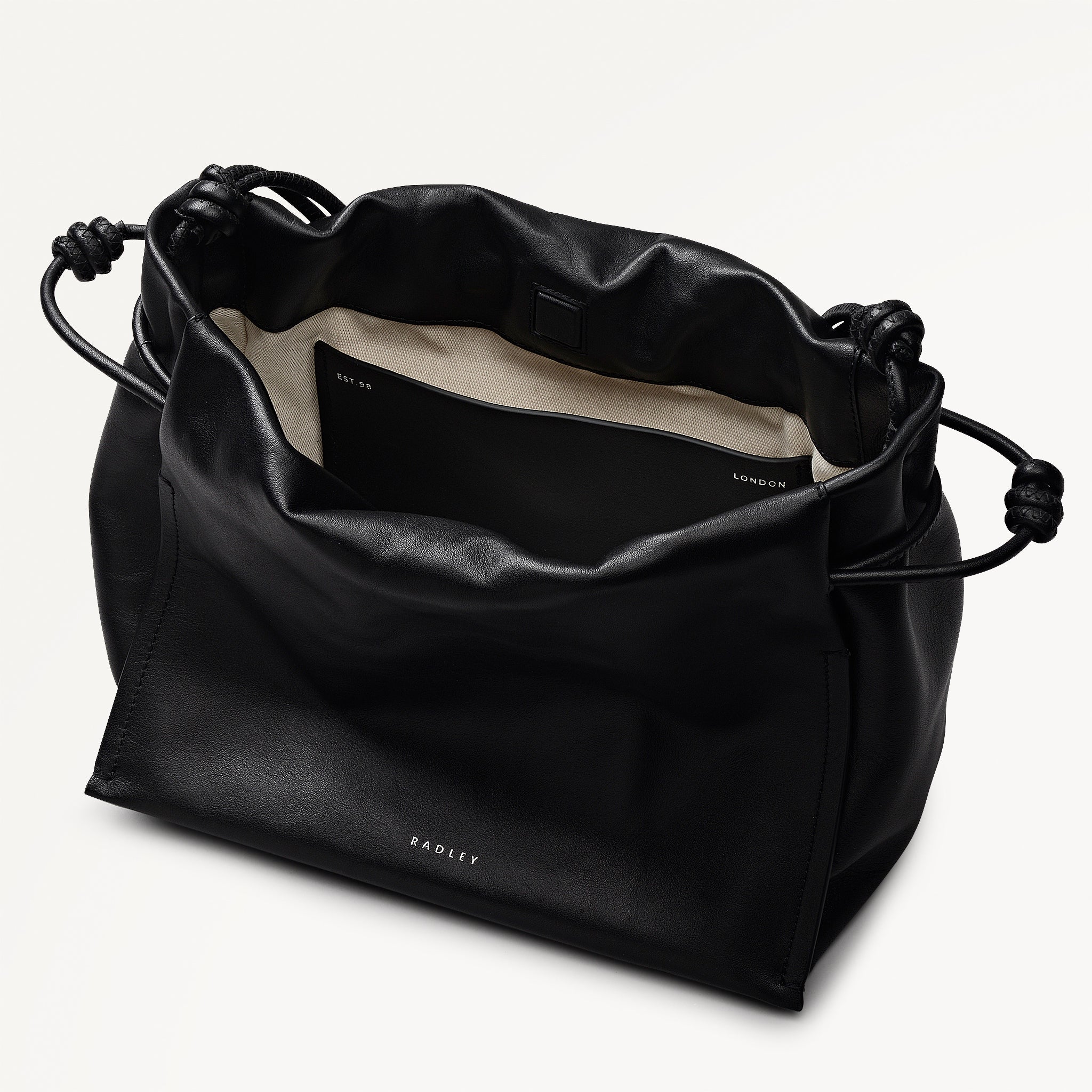 The Roxburgh Medium Drawstring Shoulder Black - 113069