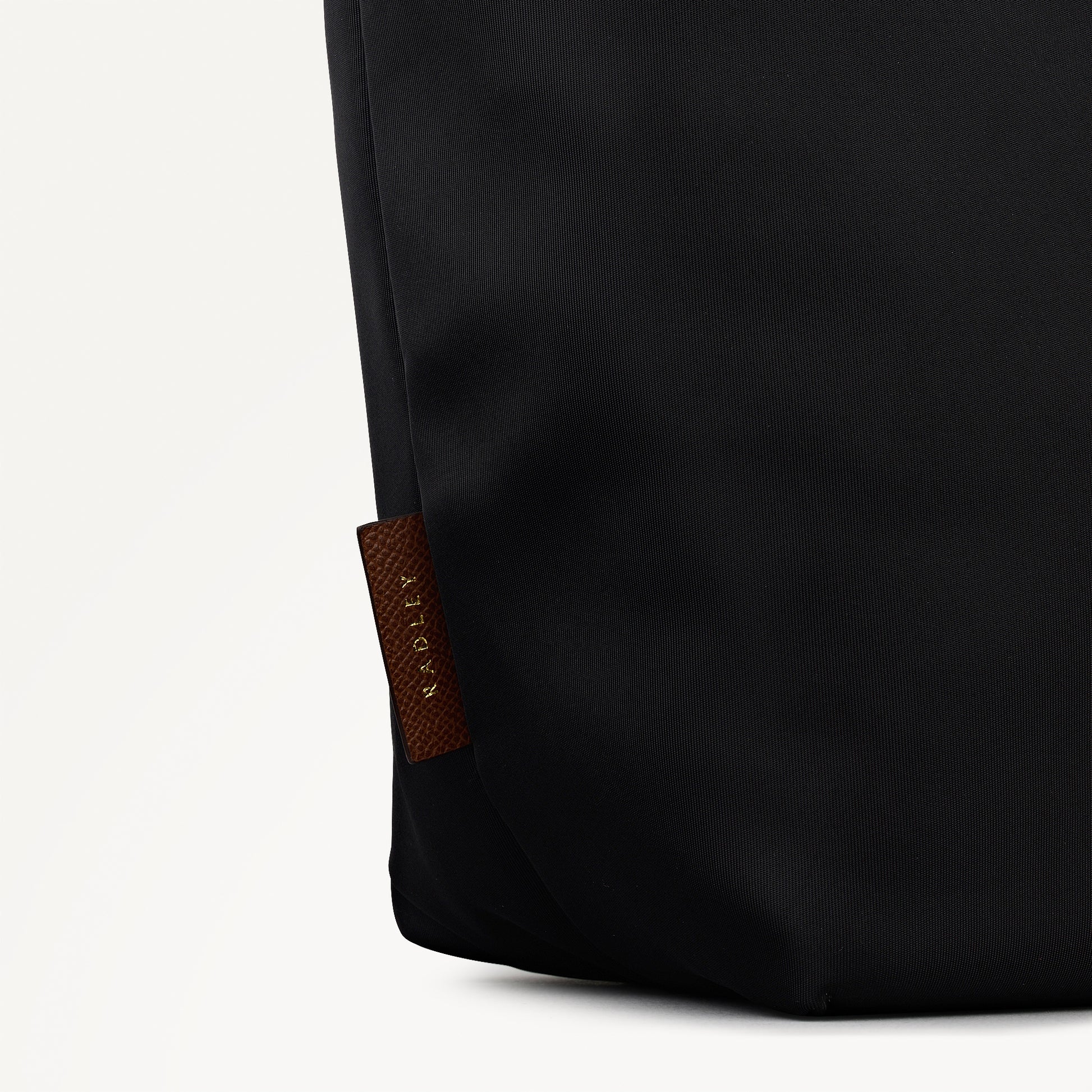 THE TOWNLEY LARGE ZIPTOP TOTE BLACK - 113103