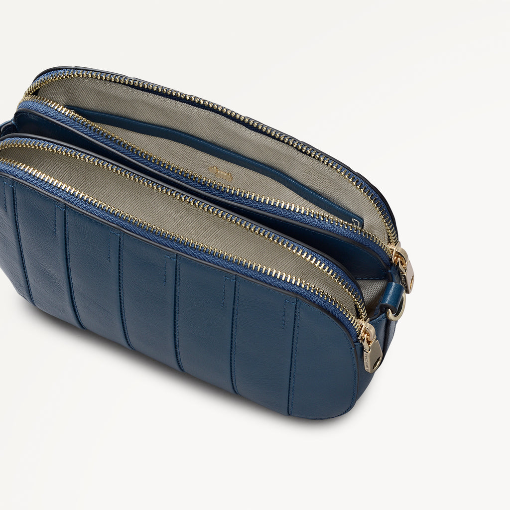 Dukes Place - Stripe Medium Ziptop Cross Body Utility - 113107