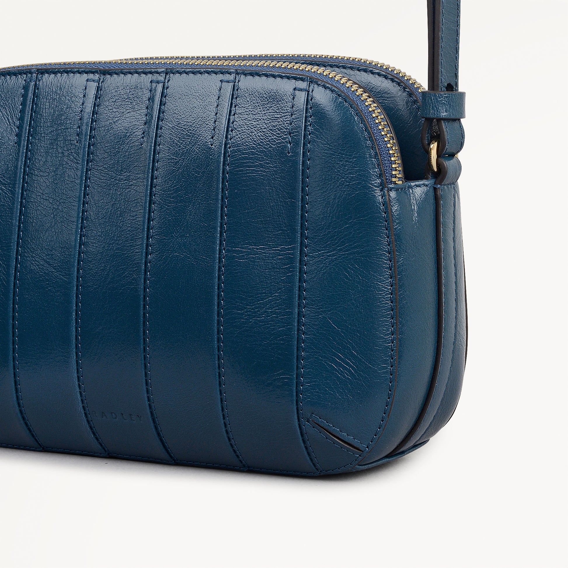 Dukes Place - Stripe Medium Ziptop Cross Body Utility - 113107