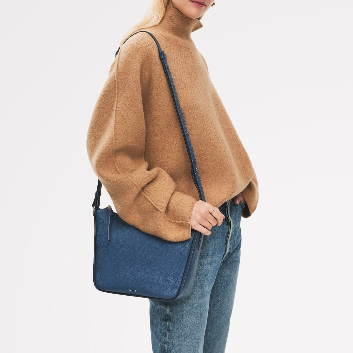 Oak Street Medium Ziptop Cross Body Utility - 113112