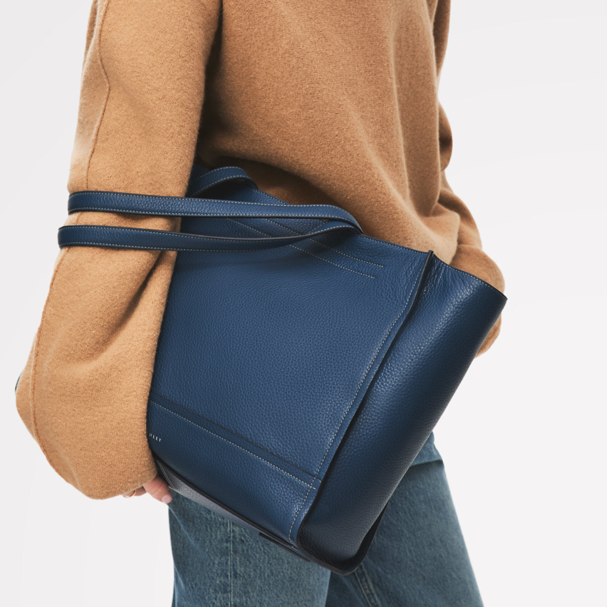 Oak Street Medium Ziptop Tote Utility - 113114