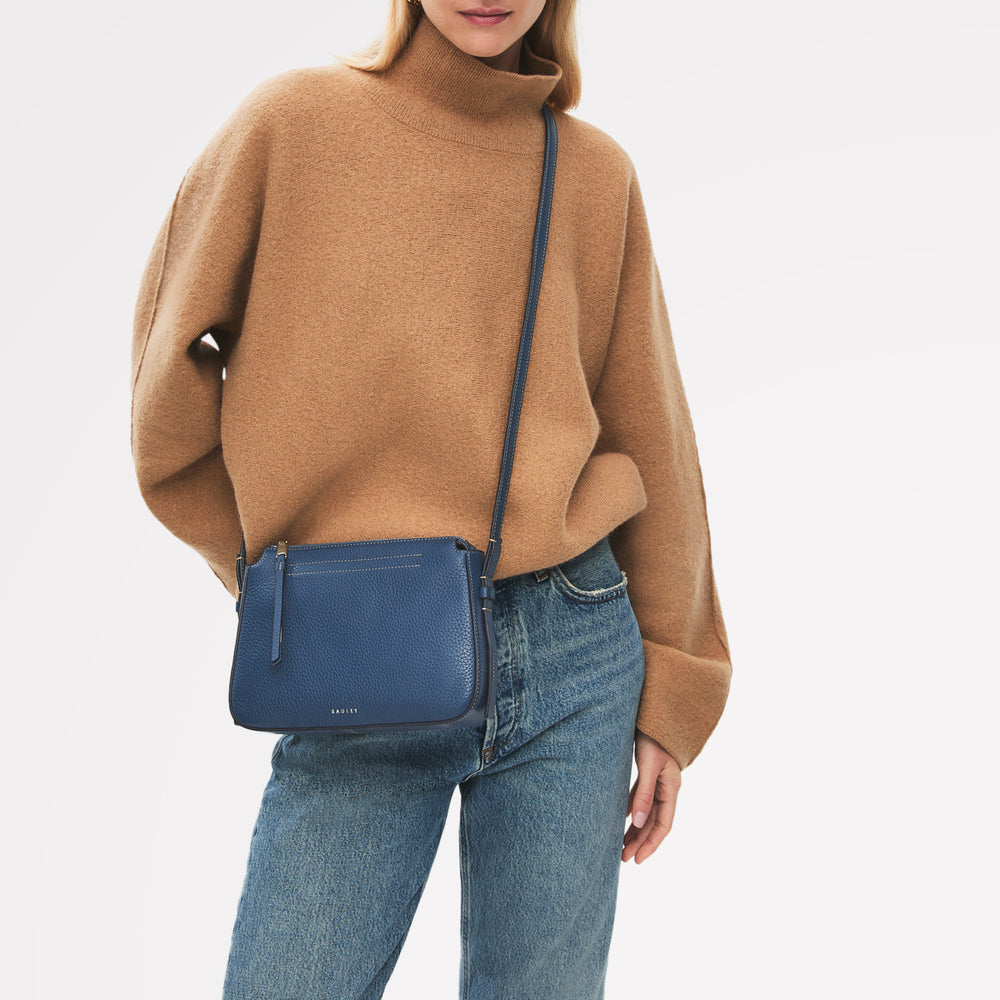 Oak Street Small Ziptop Cross Body Utility - 113115