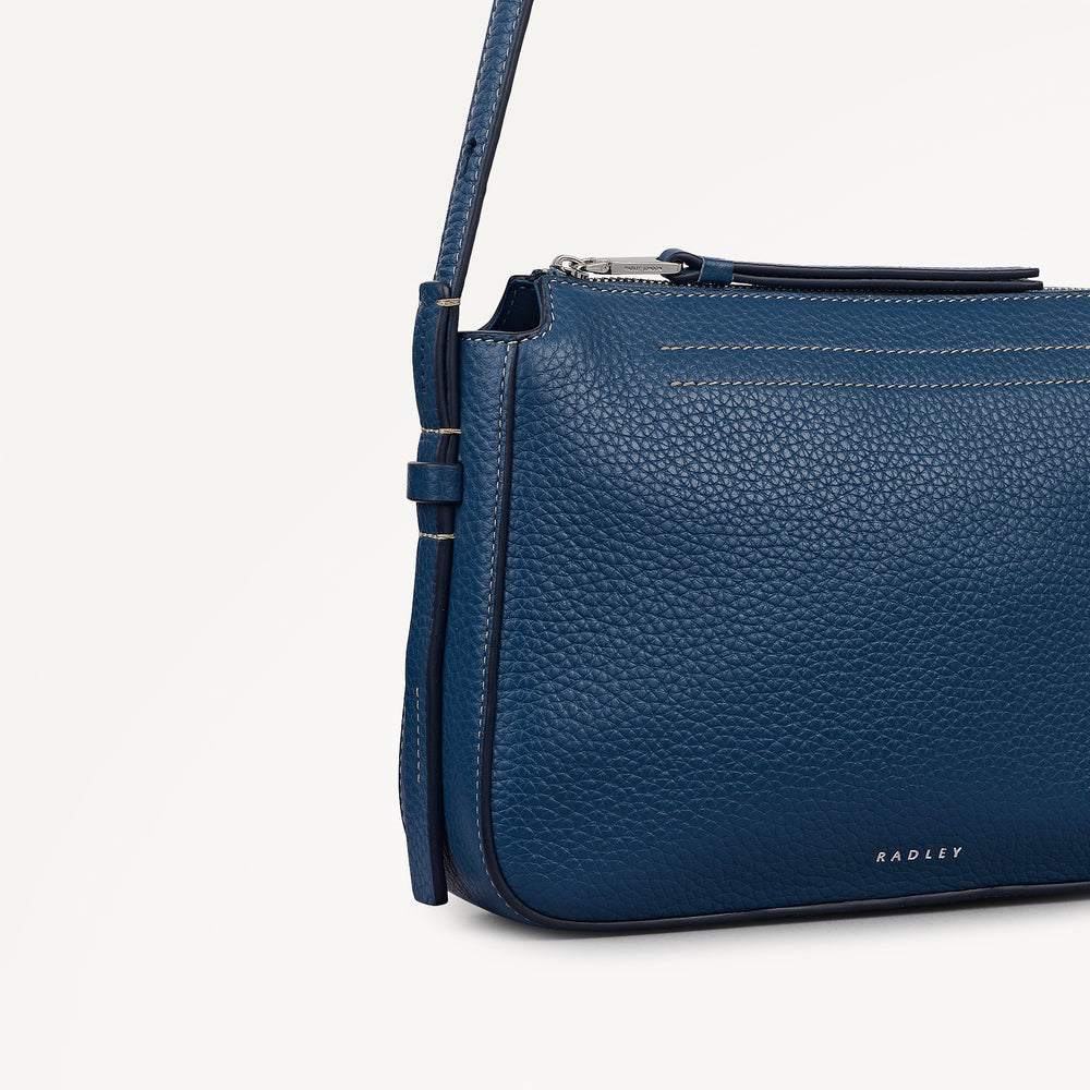 Oak Street Small Ziptop Cross Body Utility - 113115