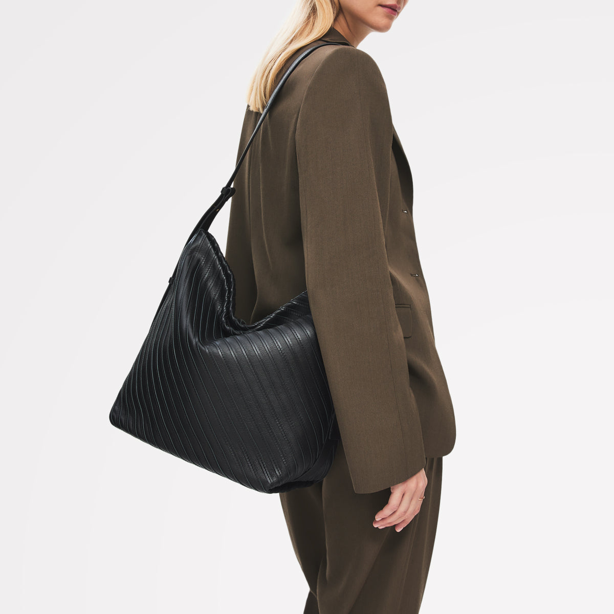 The Luxborough Medium Open Top Shoulder Black - 113123