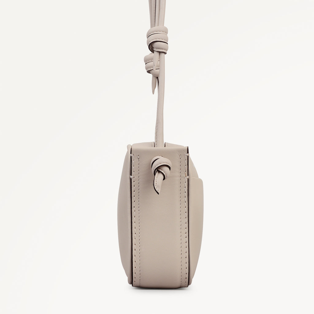 The Camden Small Ziptop Shoulder Salt - 113466