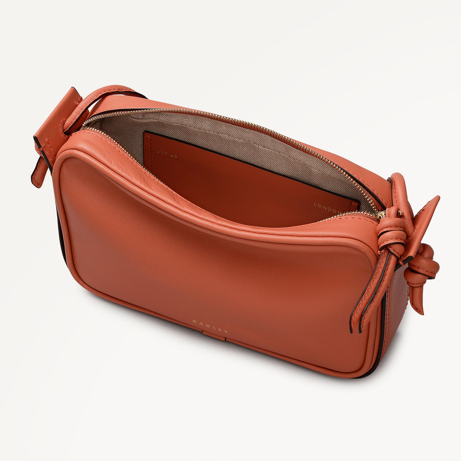 The Camden Small Ziptop Shoulder Terracotta - 113507