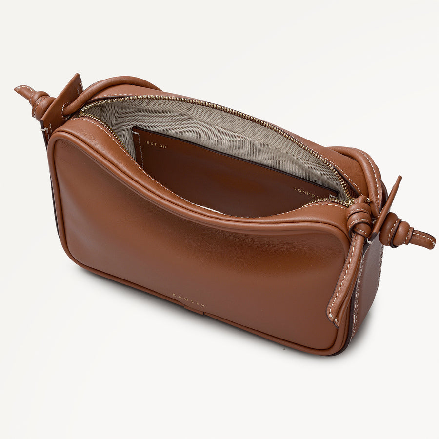 The Camden Small Ziptop Shoulder Cognac - 113560