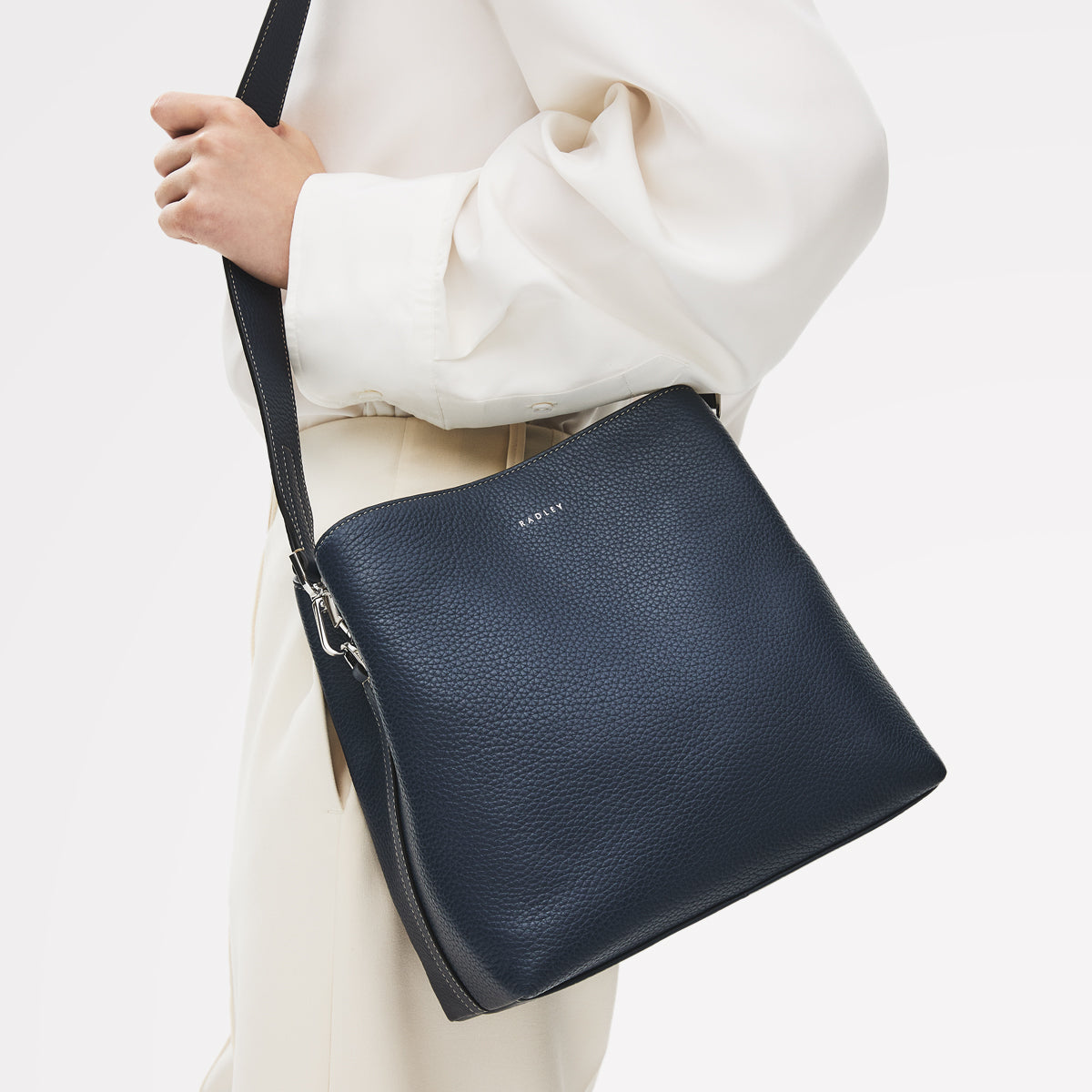 Dukes Place Medium Compartment Cross Body Naval - 113810
