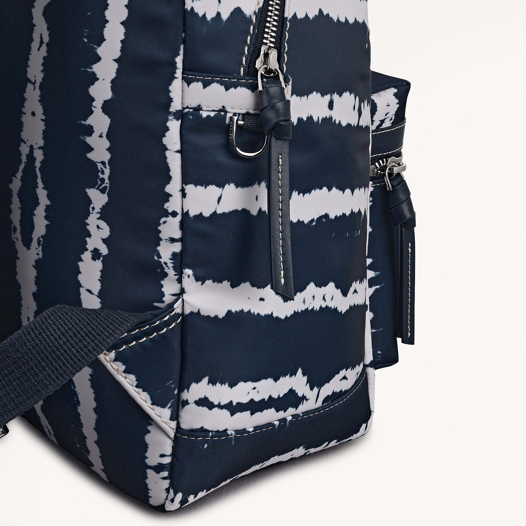 バッグ (Reserved) until July 10 Naval Medium Ziptop Backpack | Halley Row AW26 | Radley London