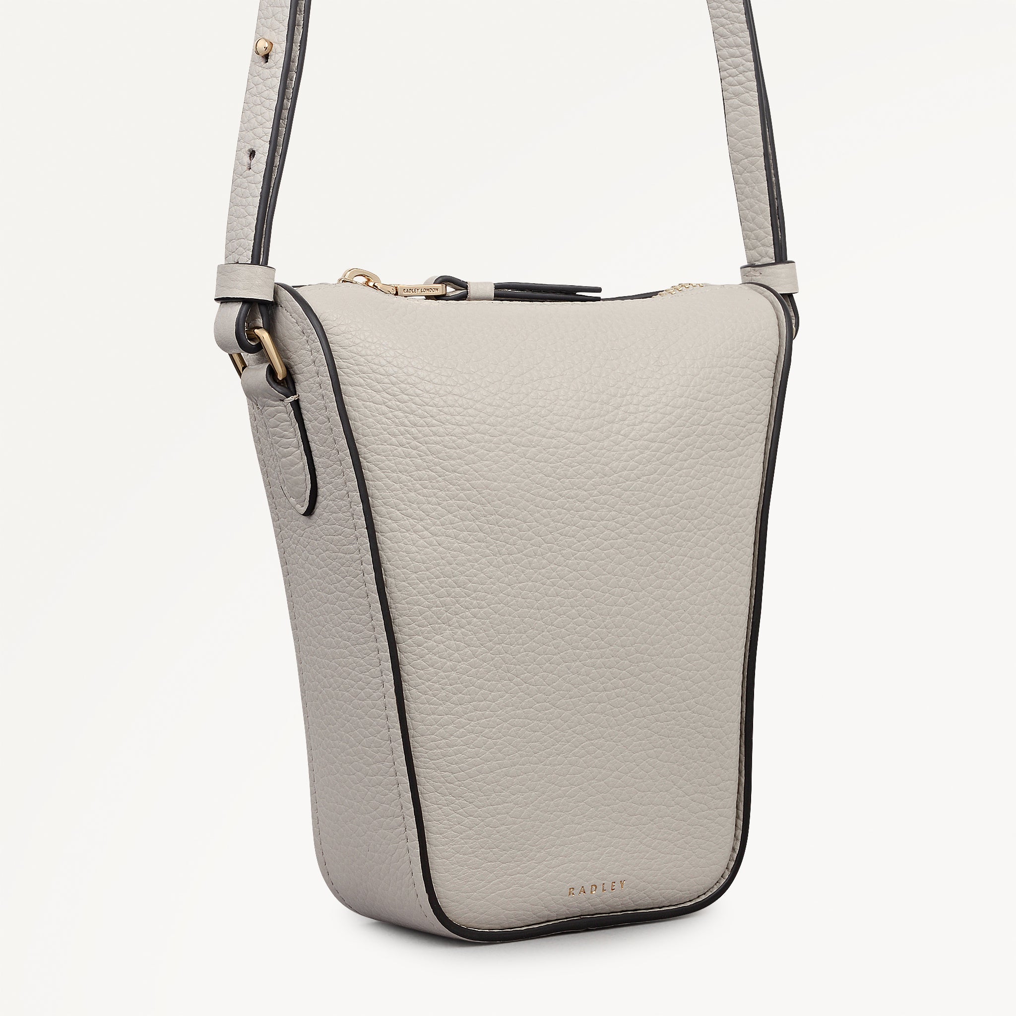 Shell Medium Phone Cross Body Bag | Oak Street AW26 | Radley London