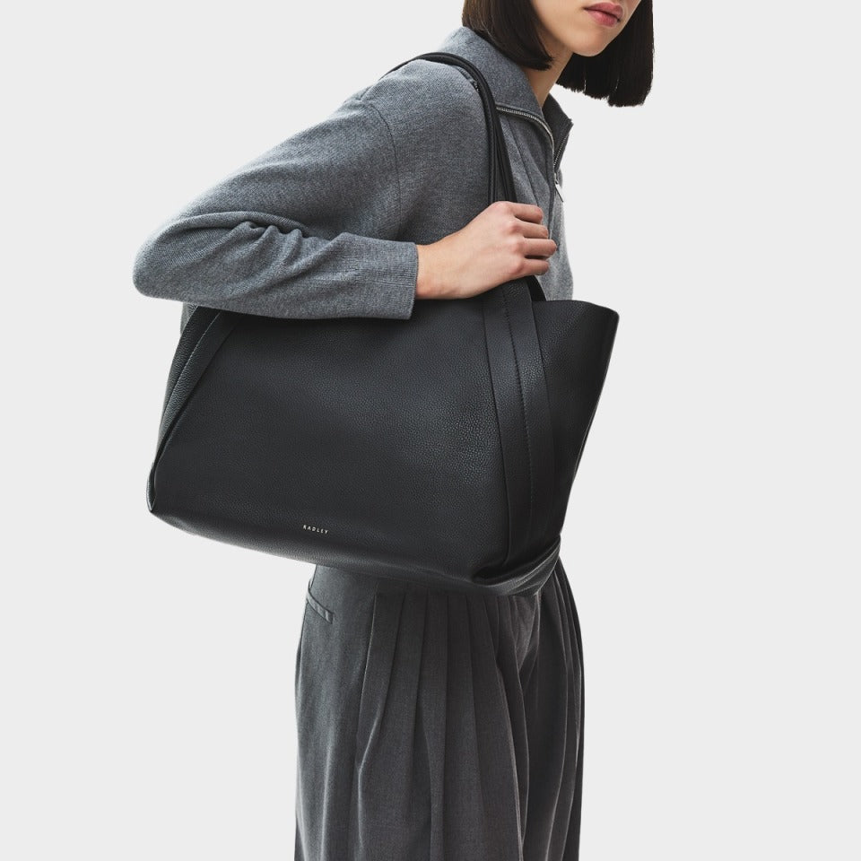 The Evie Medium Ziptop Shoulder Black - 113132