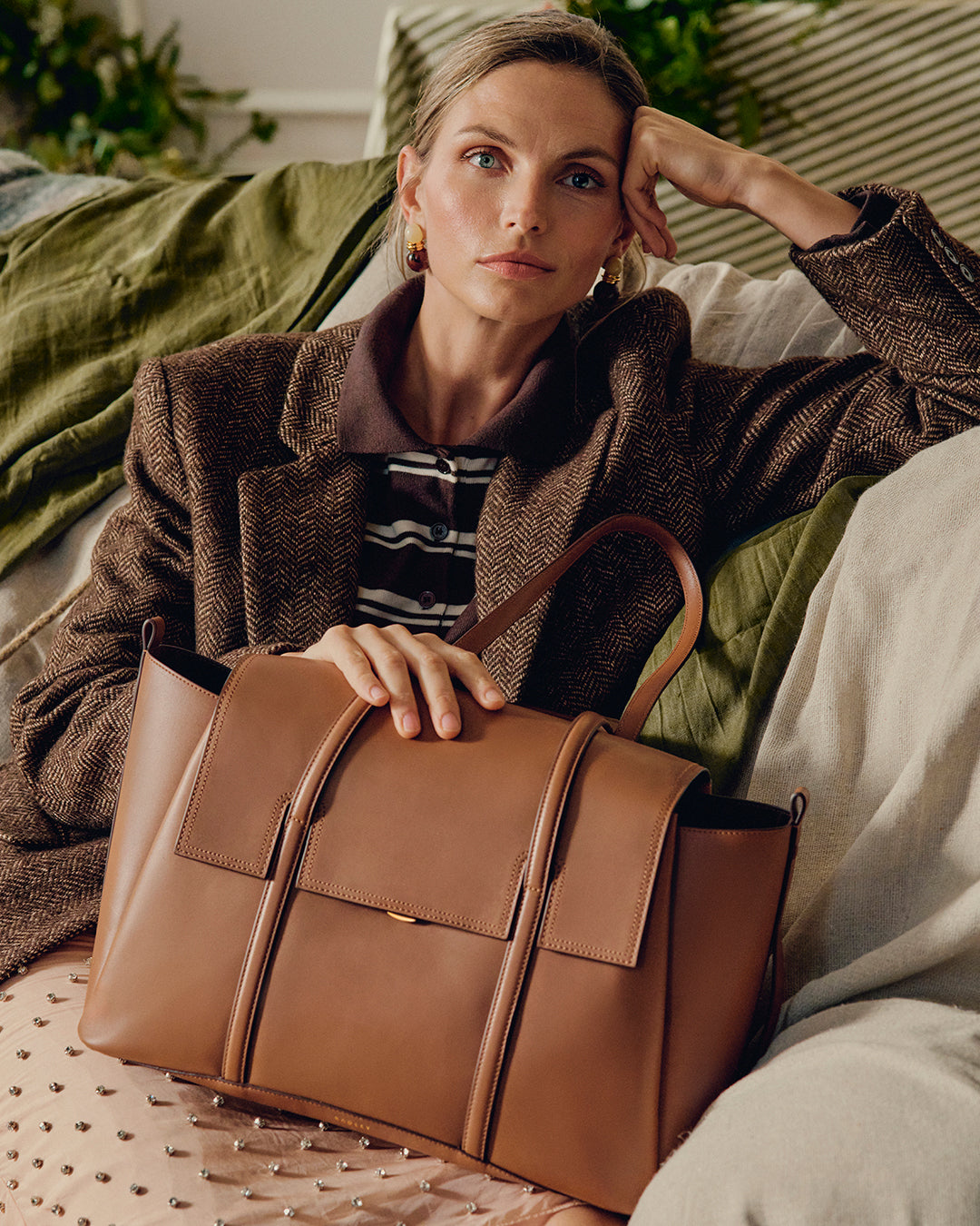 【CHANCE】 NEW NIKE CHANCE Gold Brown 61mm Aviator Gold Mirror Women's