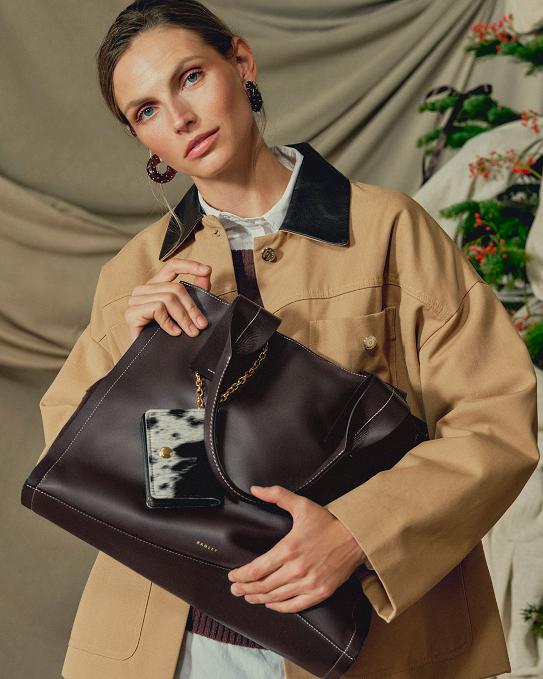 The Strand Large Open Top Shoulder Dark Oak - 113074