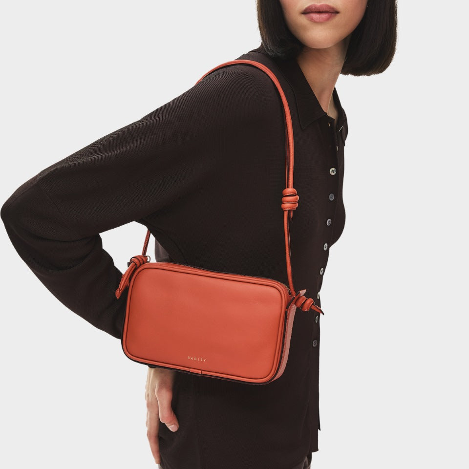 The Camden Small Ziptop Shoulder Terracotta - 113507