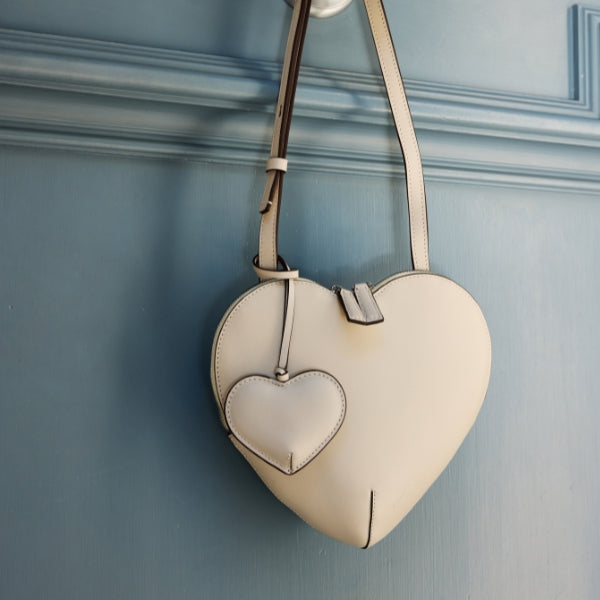 é Heart pouch shoulder strap bag epine epine（エピヌ）の「e Heart pouch shoulder strap bag heart studs