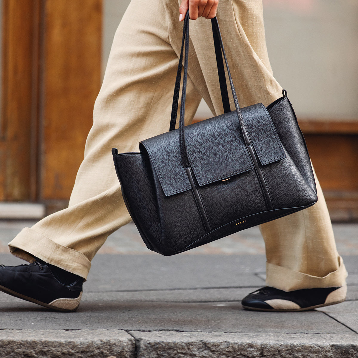 THE CHANCERY LARGE FLAPOVER SHOULDER BLACK