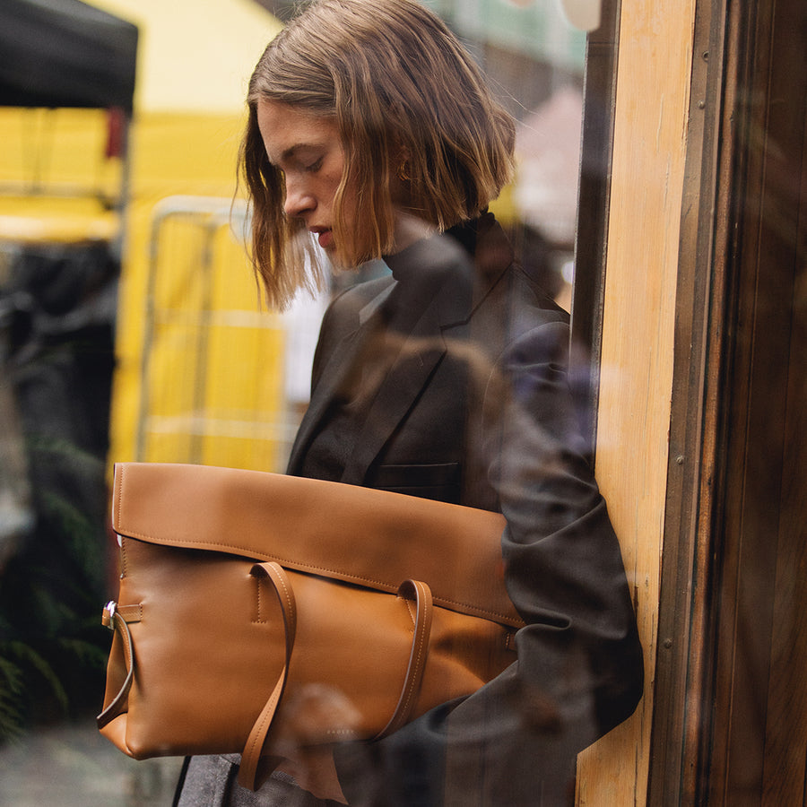 Fleet Street Medium Flapover Shoulder Bag in Toffee - 112188