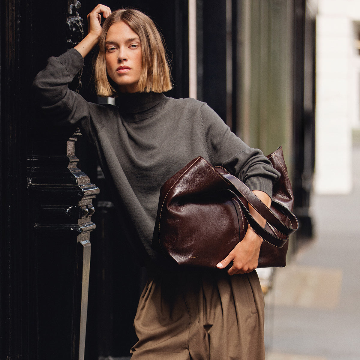Dark Oak Large Open Top Tote | Broadway Market AW25 | Radley London