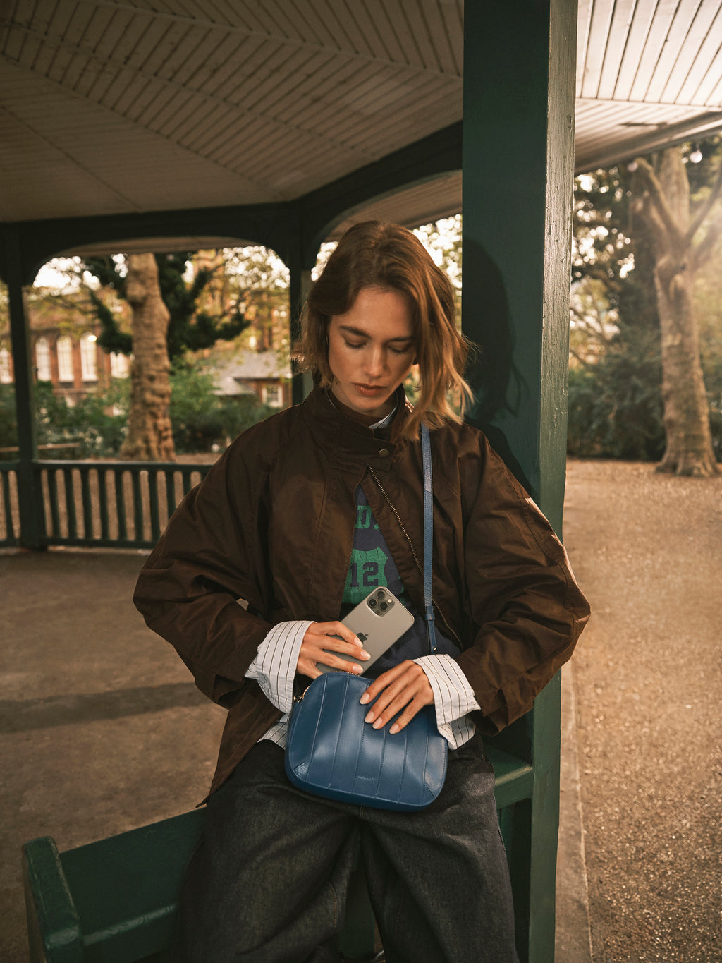 Dukes Place - Stripe Medium Ziptop Cross Body Utility - 113107