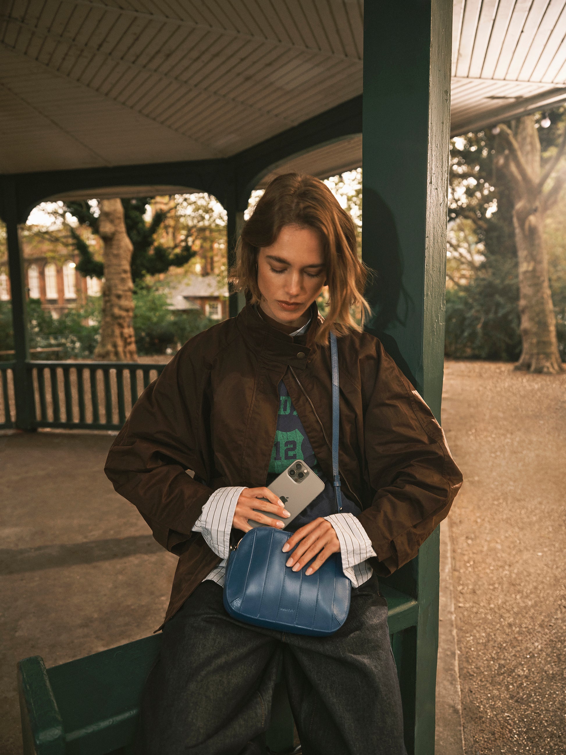 Dukes Place - Stripe Medium Ziptop Cross Body Utility - 113107