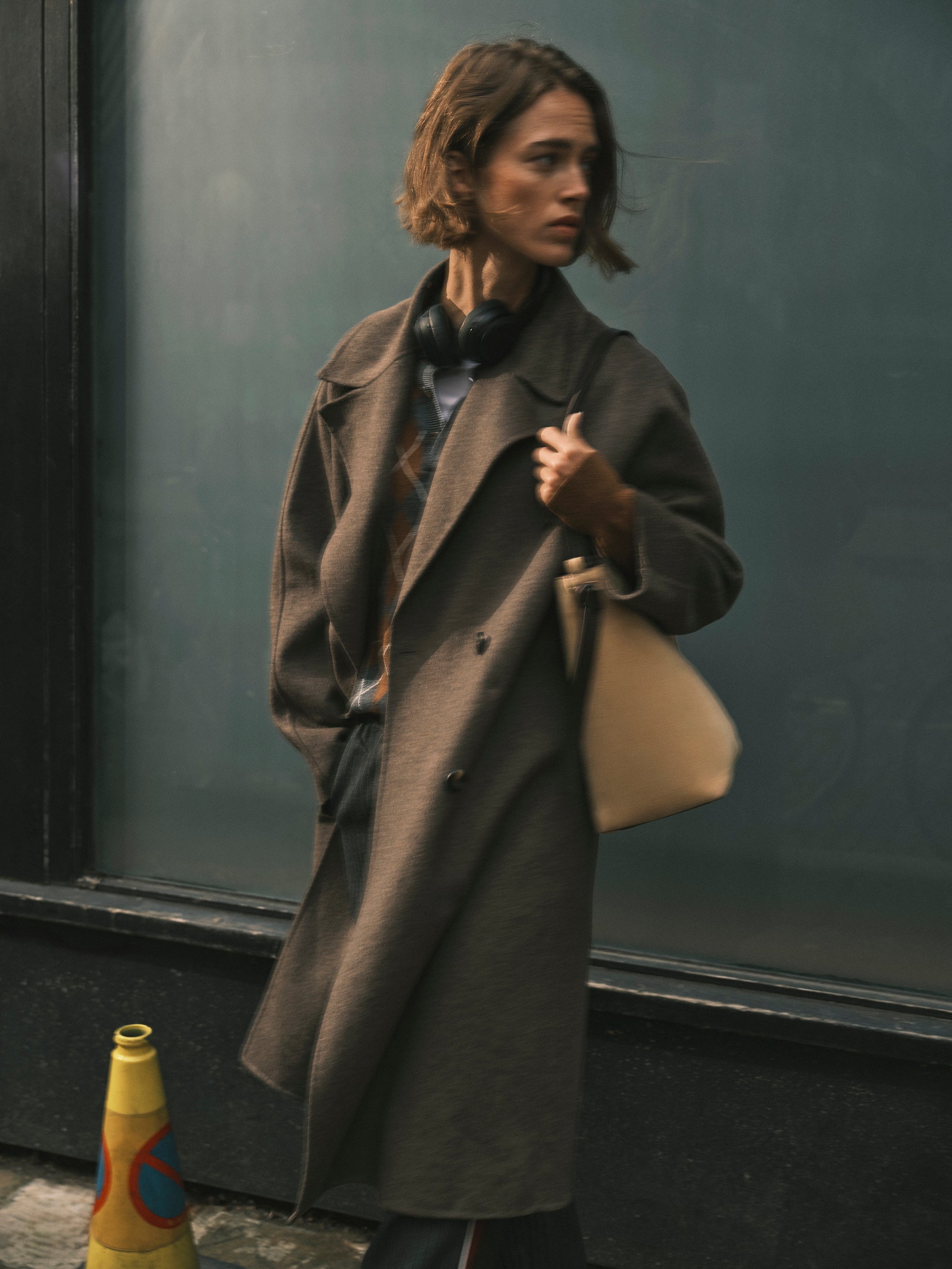 The Connaught Medium Ziptop Shoulder Sahara - 113128