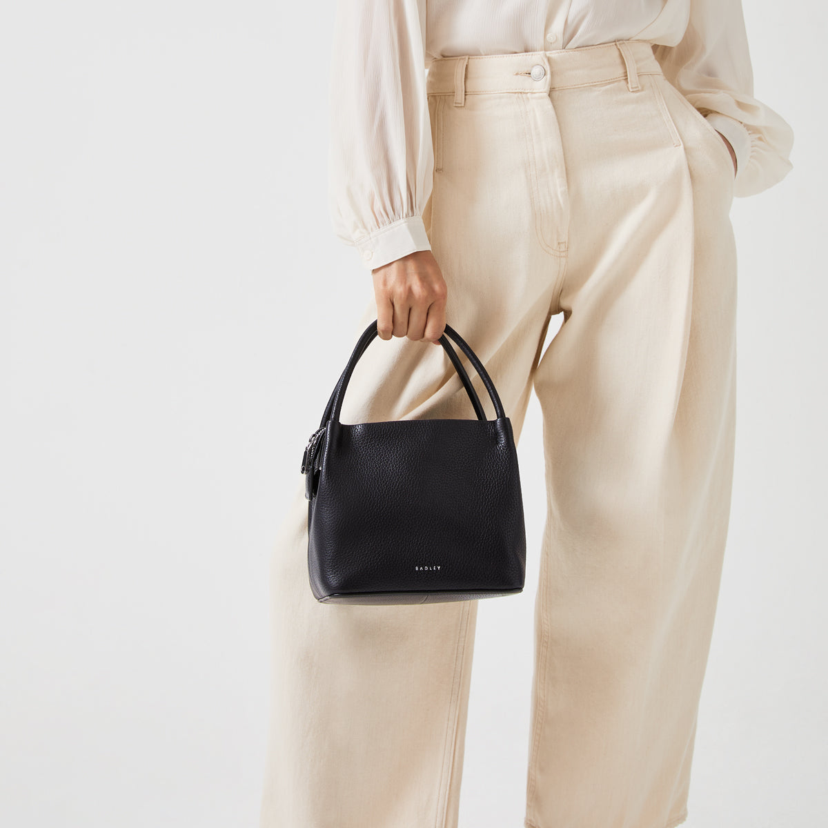 Ivydale Road Leather Small Ziptop Crossbody Bag in Black - H1282001
